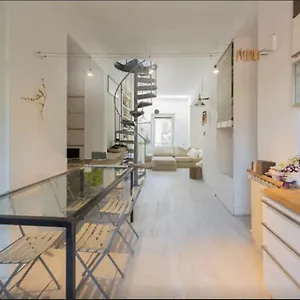 https://designterrazzo-a-5-min-dal-centro-lauras-house.it-lombardy.com